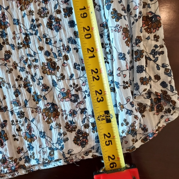 100% Viscose Prairie Top by Loft: Ann Taylor: Size M. - Picture 15 of 16